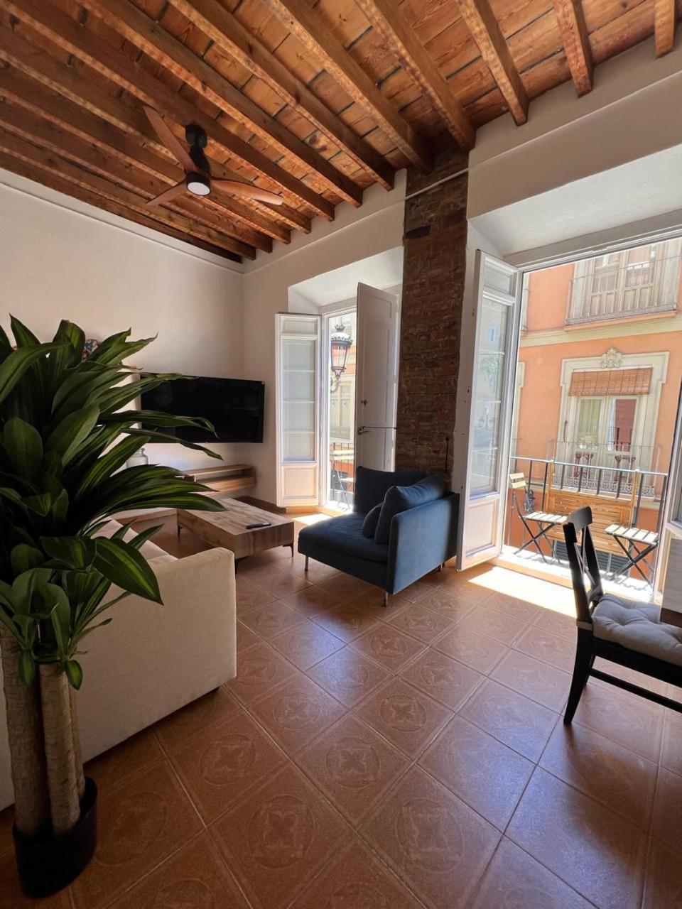 Casa Naty, Espacioso Renovado Apartamento En El Centro De Málaga Exterior foto